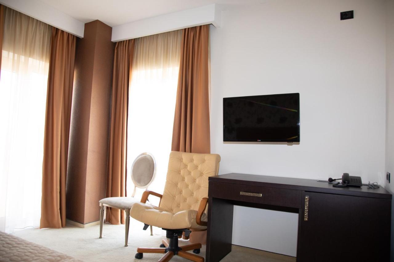 Hotel Palace Severin Дробета-Турну-Северин Экстерьер фото
